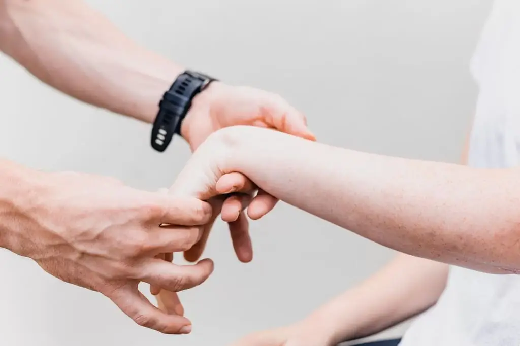 Sports Chiropractic Care, relieves back and neck pain and improves your general health and wellness. Sheddon Physio Sports Clinic Oakville Burlington